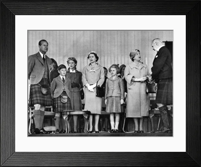 Framed Print : Queen Elizabeth II at the Braemar Gathering, Scotland Framed Print : Queen Elizabeth II at the Braemar Gathering, Scotland