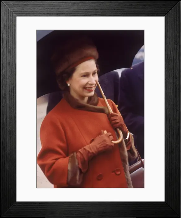 Framed Print : Queen Elizabeth II greets the Aga Khan