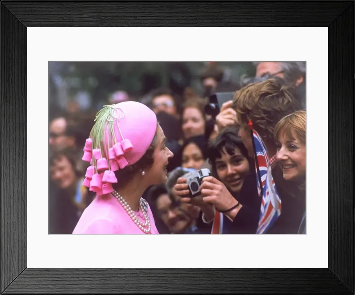 Framed Print : Queen Elizabeth II - Silver Jubilee Framed Print : Queen Elizabeth II - Silver Jubilee