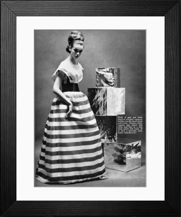 Framed Print : Bellville and Cie dress modelled by Jean Shrimpton, 1962 Framed Print : Bellville and Cie dress modelled by Jean Shrimpton, 1962