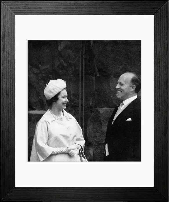 Framed Print : Queen Elizabeth II with Sir Basil Spence Framed Print : Queen Elizabeth II with Sir Basil Spence