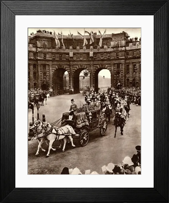 Framed Print : Princess Elizabeths Wedding - Procession - Admiralty Arch Framed Print : Princess Elizabeths Wedding - Procession - Admiralty Arch