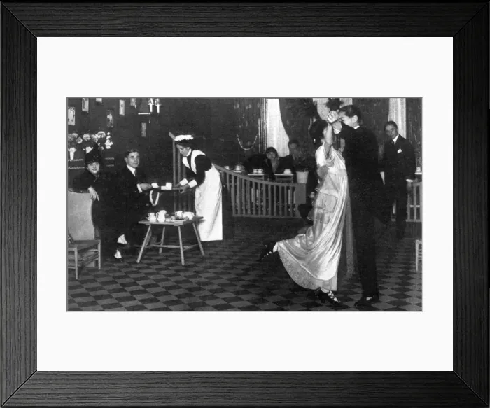 Framed Print : Tango dancing at Harewood Place Framed Print : Tango dancing at Harewood Place