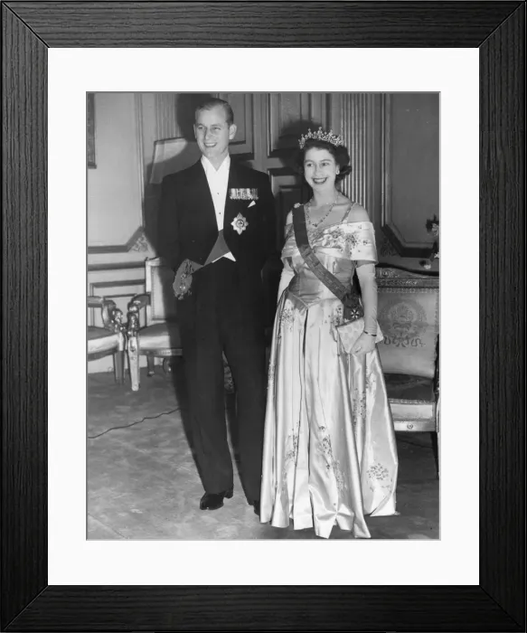 Framed Print : Queen Elizabeth II and Duke of Edinburgh - Paris, 1948 Framed Print : Queen Elizabeth II and Duke of Edinburgh - Paris, 1948