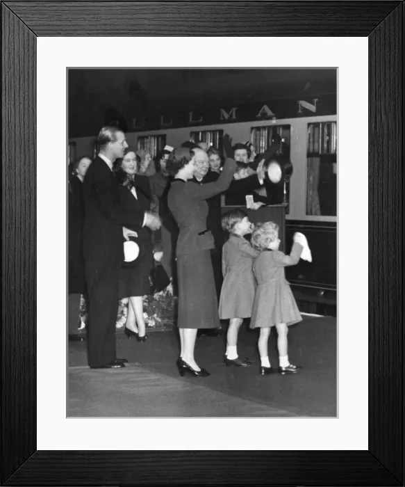 Framed Print : Royal Family wave off Queen Mother at Waterloo Framed Print : Royal Family wave off Queen Mother at Waterloo