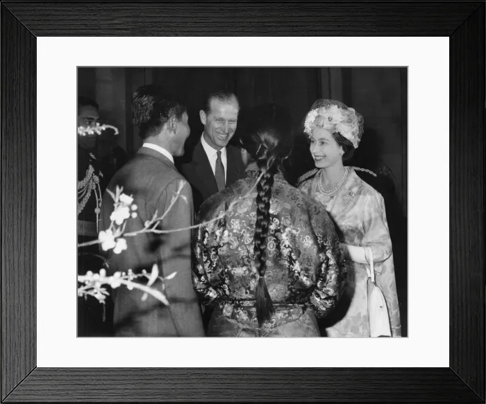 Framed Print : Queen Elizabeth II meets Sherpa Tensing Framed Print : Queen Elizabeth II meets Sherpa Tensing