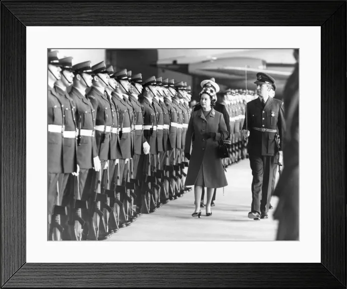 Framed Print : Queen Elizabeth II visits RAF Brize Norton, 1971