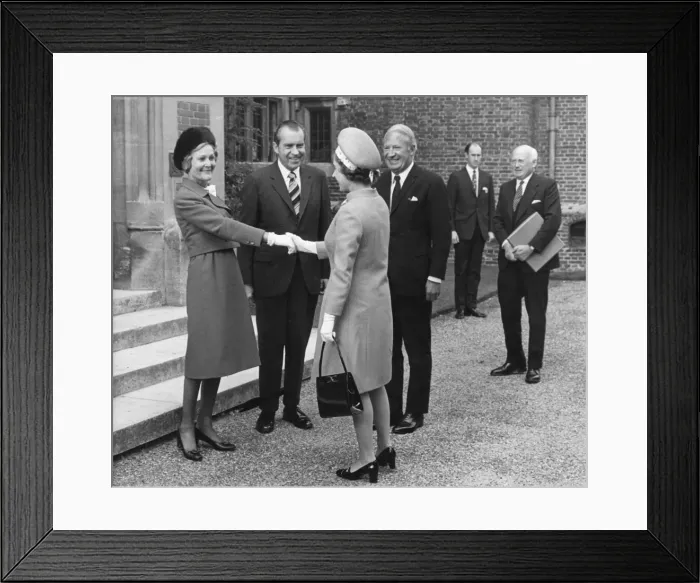 Framed Print : Queen Elizabeth II with Richard Nixon, 1970 Framed Print : Queen Elizabeth II with Richard Nixon, 1970