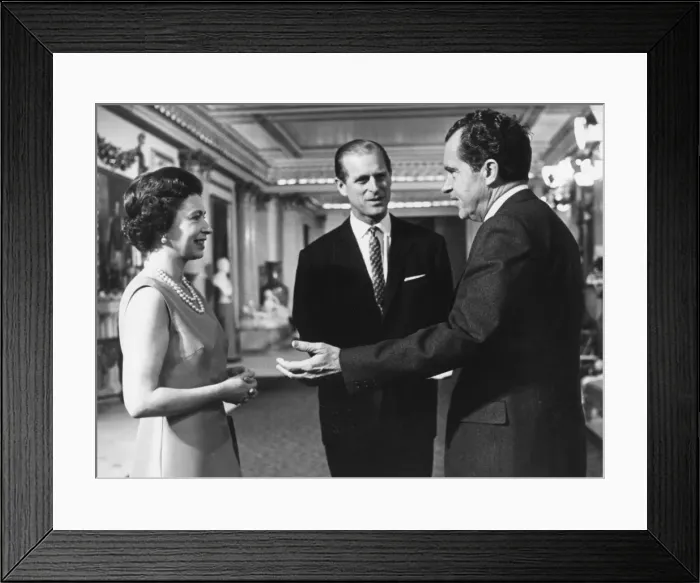 Framed Print : Queen Elizabeth II with Richard Nixon, 1969 Framed Print : Queen Elizabeth II with Richard Nixon, 1969