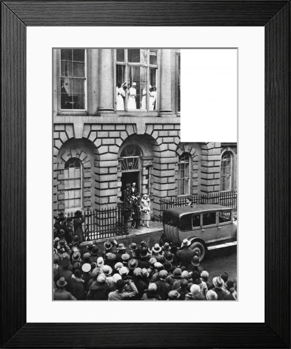 Framed Print : Departing for the royal tour of Australia&New Zealand, 1927 Framed Print : Departing for the royal tour of Australia&New Zealand, 1927