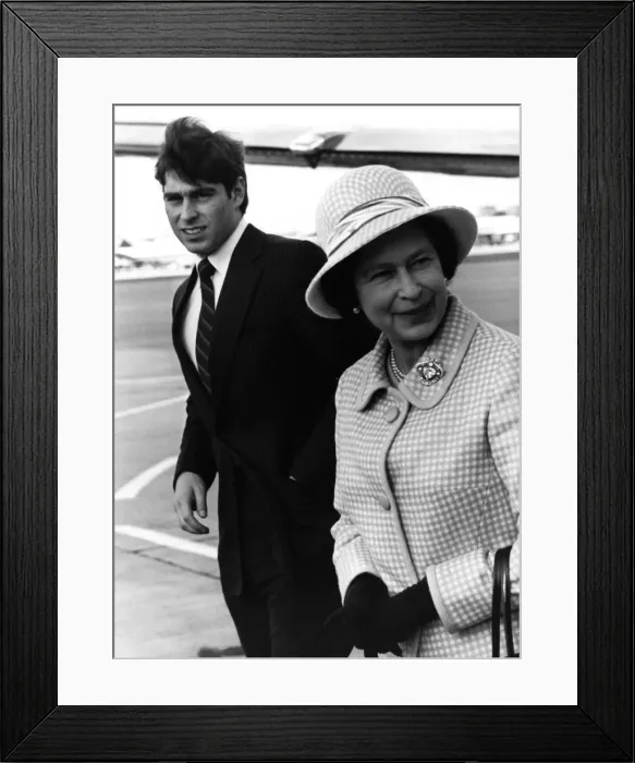 Framed Print : The Queen returns from Scotland Framed Print : The Queen returns from Scotland