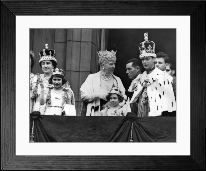 Framed Print : Balcony scene after Coronation of King George VI Framed Print : Balcony scene after Coronation of King George VI