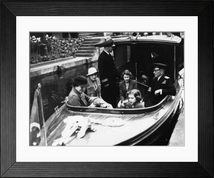Framed Print : Royal sisters with nurse Marion Crawford Framed Print : Royal sisters with nurse Marion Crawford