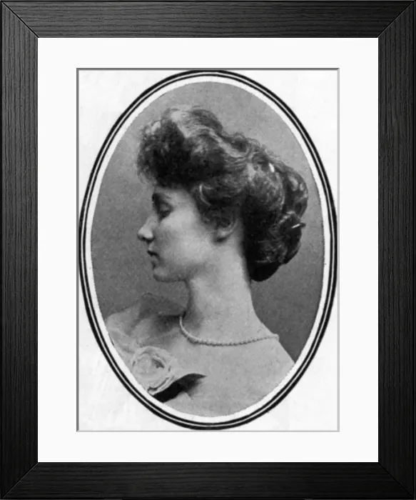 Framed Print : Noelle, Countess of Rothes (1878 - 1956)