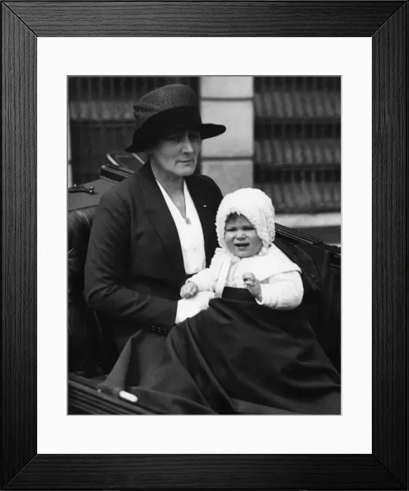 Framed Print : Queen Elizabeth II as a child with her nanny Framed Print : Queen Elizabeth II as a child with her nanny