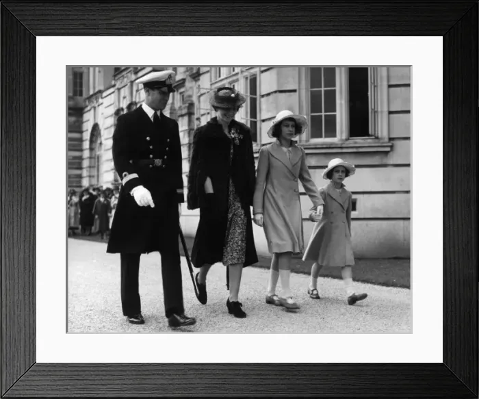 Framed Print : Queen Elizabeth II visiting Dartmouth College in 1939