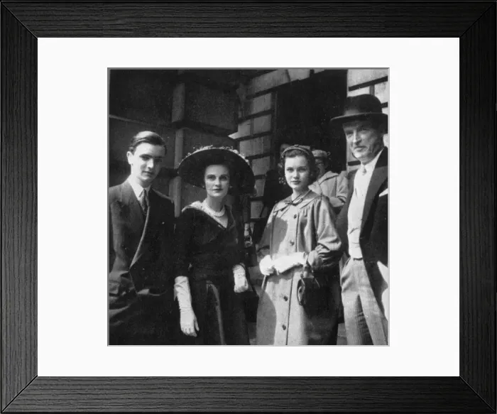 Framed Print : Duchess of Argyll and family Framed Print : Duchess of Argyll and family