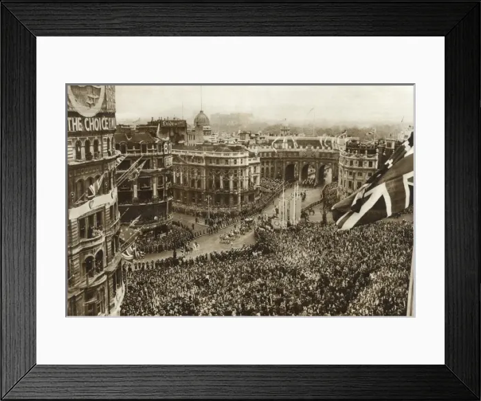 Framed Print : Coronation 1953, crowds in Trafalgar Square Framed Print : Coronation 1953, crowds in Trafalgar Square