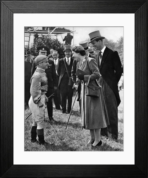 Framed Print : Queen Elizabeth II meets Gordon Richards at the Derby