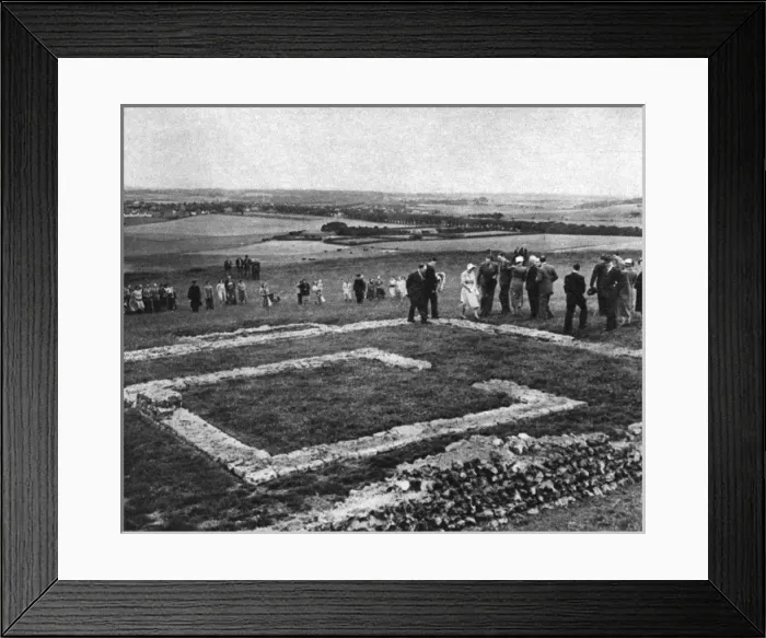 Framed Print : Queen Elizabeth walking on the summit of Maiden Castle, 1952 Framed Print : Queen Elizabeth walking on the summit of Maiden Castle, 1952