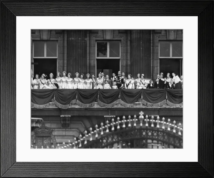 Framed Print : The Queen wearing the imperial crown Framed Print : The Queen wearing the imperial crown