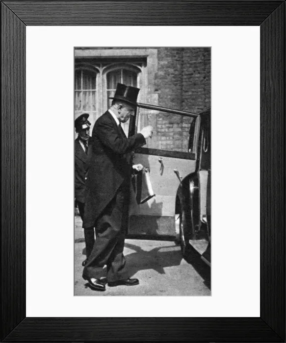 Framed Print : Coronation Commissions First Meeting: Lord Woolton Framed Print : Coronation Commissions First Meeting: Lord Woolton