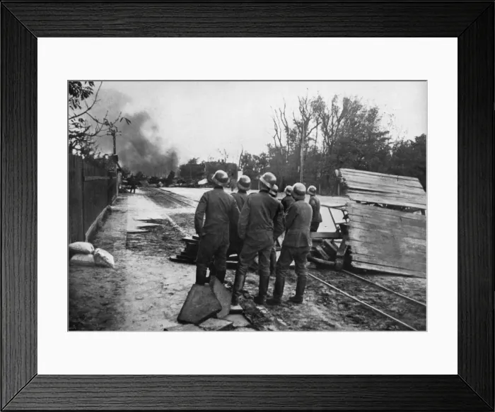 Framed Print : Destruction in Warsaw after invasion, 1939 Framed Print : Destruction in Warsaw after invasion, 1939