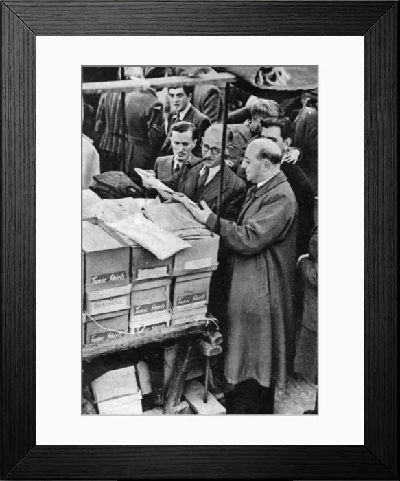 Framed Print : Petticoat Lane salesman Framed Print : Petticoat Lane salesman