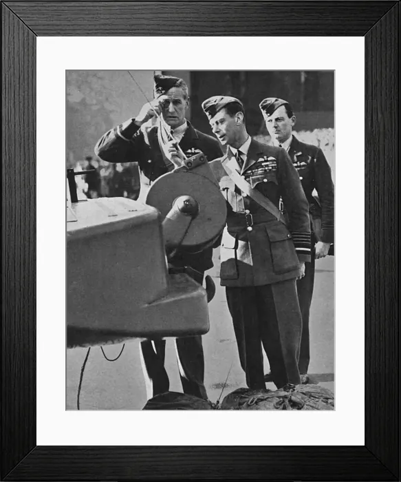 Framed Print : King George VI inspects barrage balloons, 1939 Framed Print : King George VI inspects barrage balloons, 1939