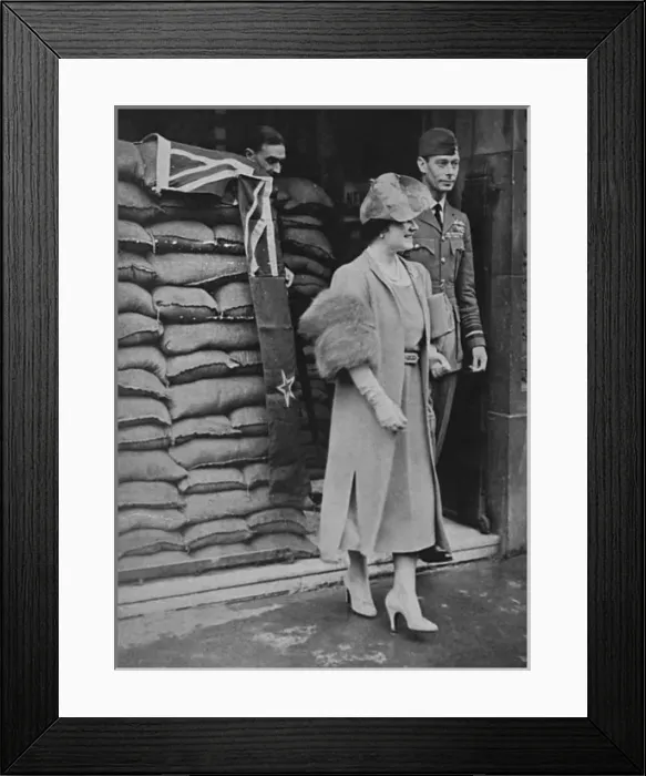 Framed Print : King and Queen tour Dominion offices, 1939 Framed Print : King and Queen tour Dominion offices, 1939