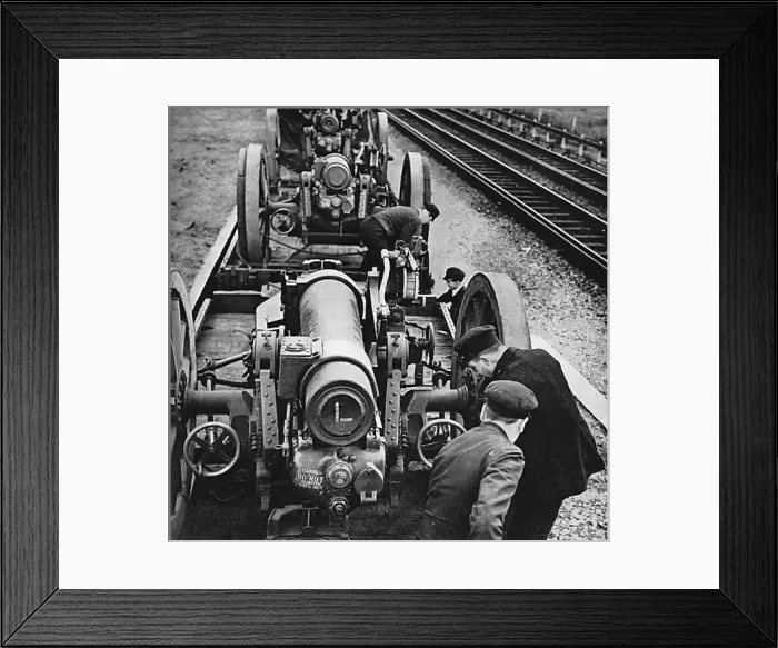 Framed Print : Howitzers being unloaded at a railway station, 1939 Framed Print : Howitzers being unloaded at a railway station, 1939