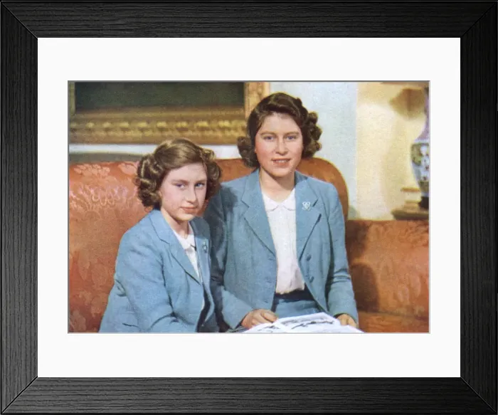Framed Print : Royal family at home, special sitting for ILN, May 1942 Framed Print : Royal family at home, special sitting for ILN, May 1942