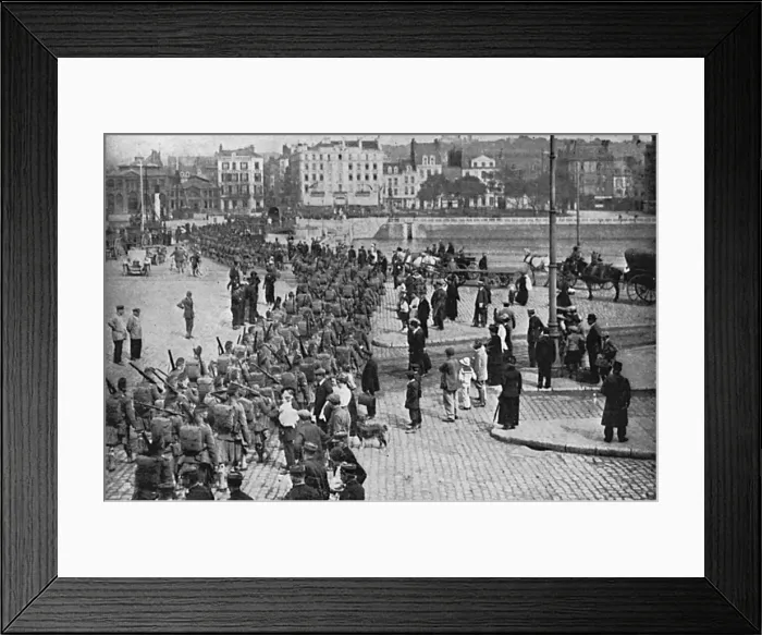 Framed Print : Highlanders in Boulogne Framed Print : Highlanders in Boulogne