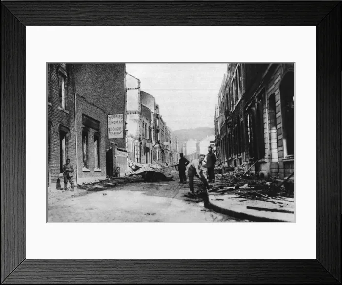 Framed Print : Visestroyed