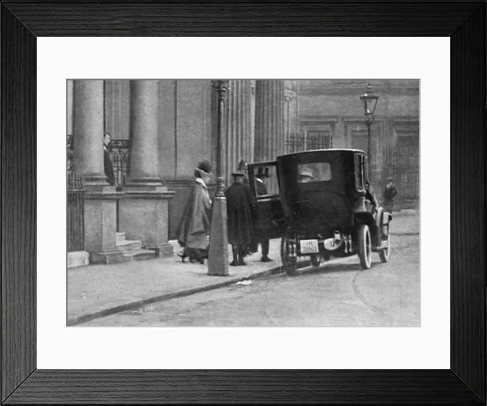 Framed Print : Prince Lichnowsky leaves London Framed Print : Prince Lichnowsky leaves London