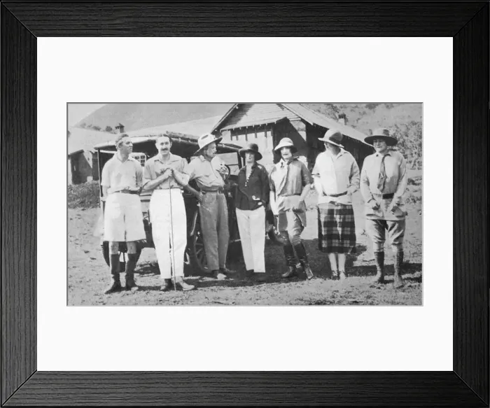 Framed Print : Josslyn and Idina Hay at Slains, their farm in Kenya Framed Print : Josslyn and Idina Hay at Slains, their farm in Kenya