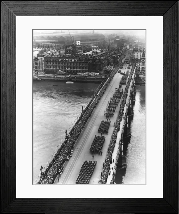 Framed Print : Peace Day Victory procession crossing Westminster Bridge Framed Print : Peace Day Victory procession crossing Westminster Bridge