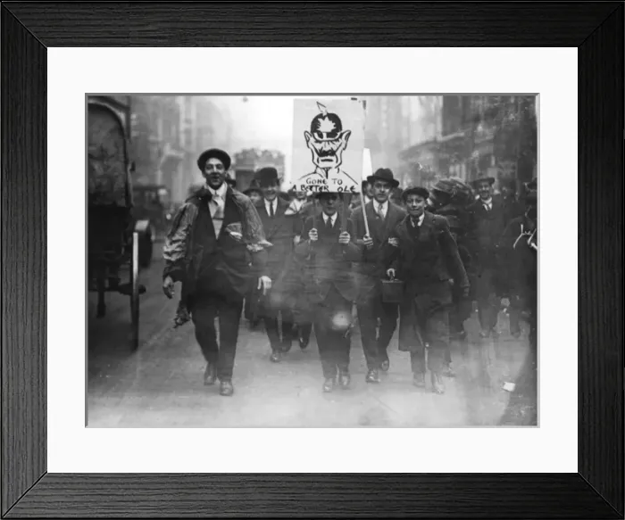 Framed Print : Armistice Day scene with Kaiser Wilhelm II cartoon