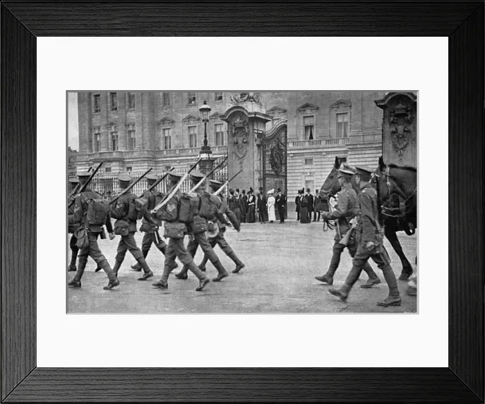 Framed Print : Grenadier Guards in London 1914 Framed Print : Grenadier Guards in London 1914