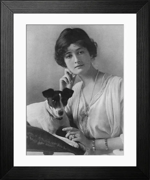 Framed Print : Mrs Patrick de Bathe - wife of war correspondent