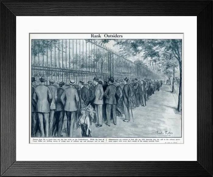 Framed Print : Lunchtime scene on the Embankment, London, WW1