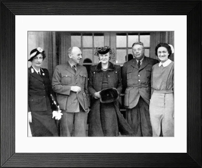 Framed Print : Nancy Lancaster and Clementine Churchill Framed Print : Nancy Lancaster and Clementine Churchill