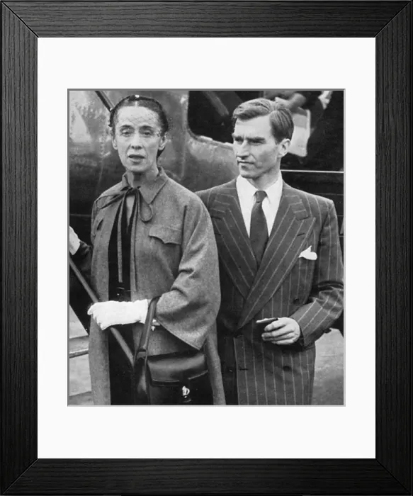 Framed Print : Martha Graham and her husband, Erick Hawkins Framed Print : Martha Graham and her husband, Erick Hawkins