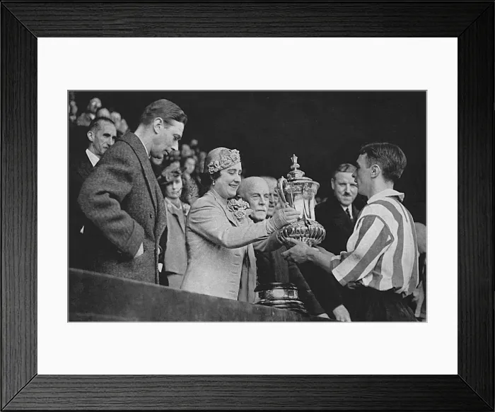 Framed Print : Sunderland win FA Cup 1937