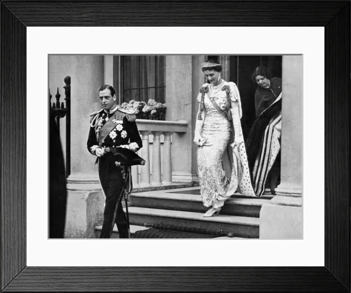 Framed Print : Duke and Duchess of Kent leave for the 1937 Coronation Framed Print : Duke and Duchess of Kent leave for the 1937 Coronation