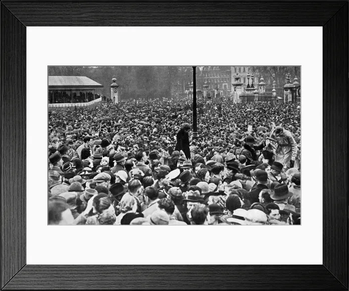 Framed Print : 1937 Coronation - Cheering throngs at the Palace