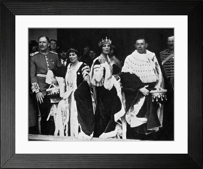 Framed Print : 1937 Coronation - Abbey guests stranded in rain after Framed Print : 1937 Coronation - Abbey guests stranded in rain after