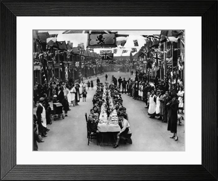 Framed Print : 1937 Coronation - street party in Fulham