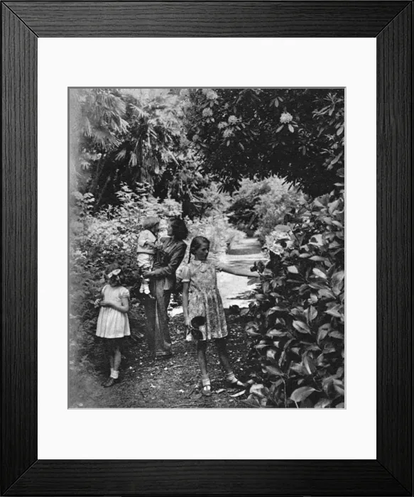 Framed Print : Daphne du Maurier and family at their Cornish home Framed Print : Daphne du Maurier and family at their Cornish home