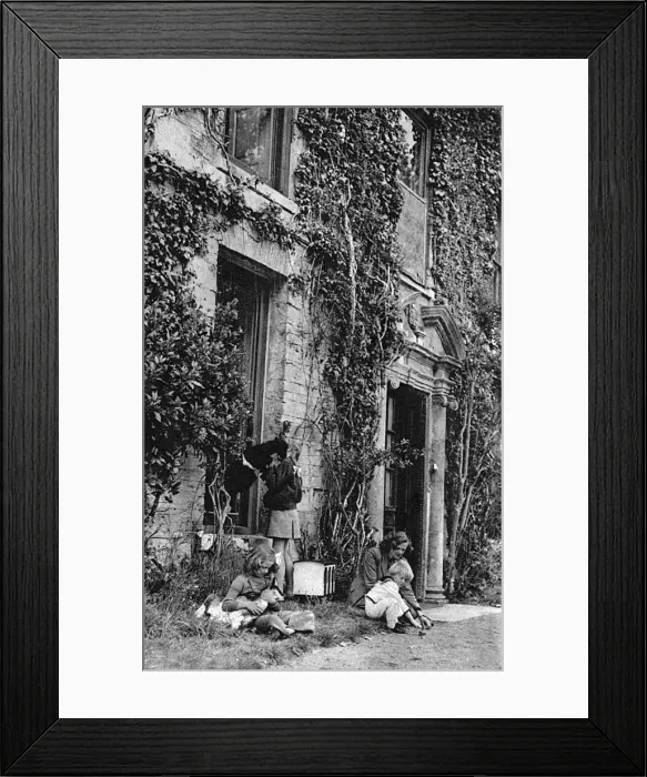 Framed Print : Daphne du Maurier and family at their Cornish home Framed Print : Daphne du Maurier and family at their Cornish home